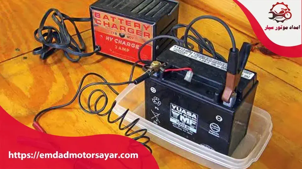 نفوذ رطوبت به باتری یا سیستم برقکنترل ولتاژ باتری با دستگاه ولت متر