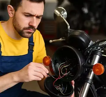 رفع خرابی‌ های رایج موتورسیکلت در محل از برق تا موتور