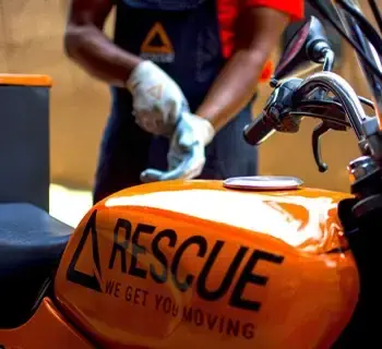 کارهای امداد باتری موتور سیکلت در جاده